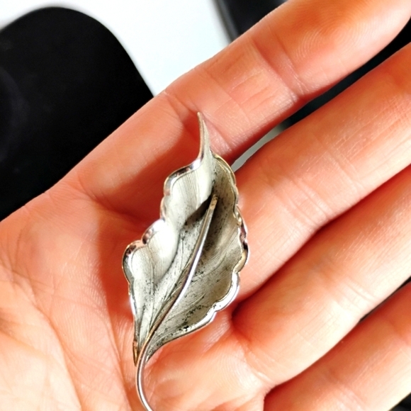 Wells Ster Jewelry - Vintage Signed Wells Sterling 925 Silver Leaf Brooch